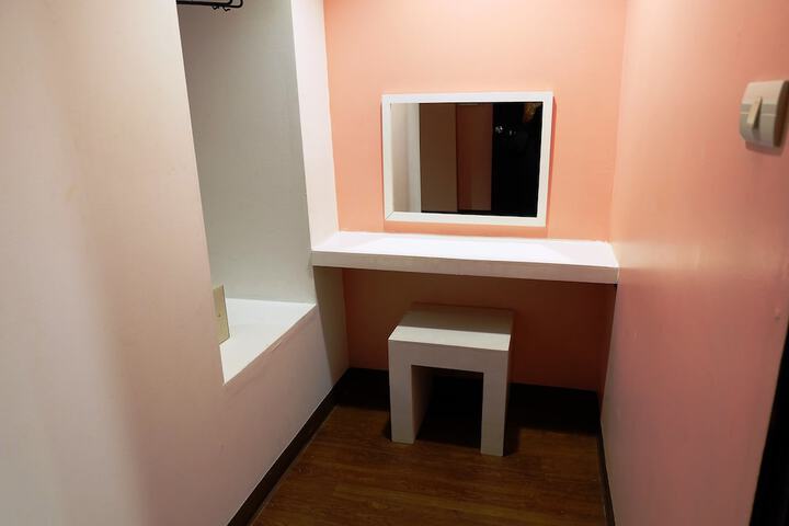 Room 28 of 130