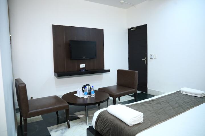 Room 8 of 14