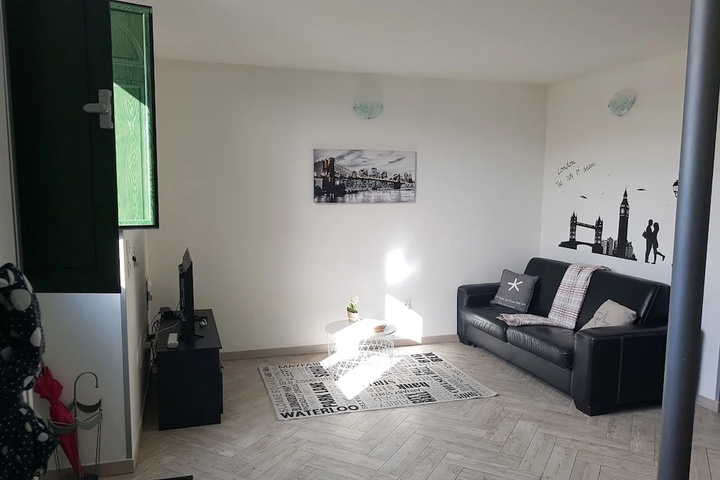Room 2 of 19