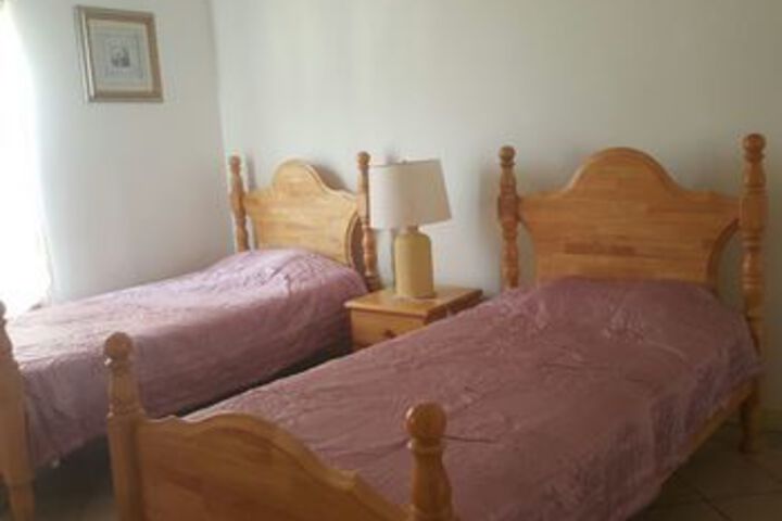 Room 9 of 16