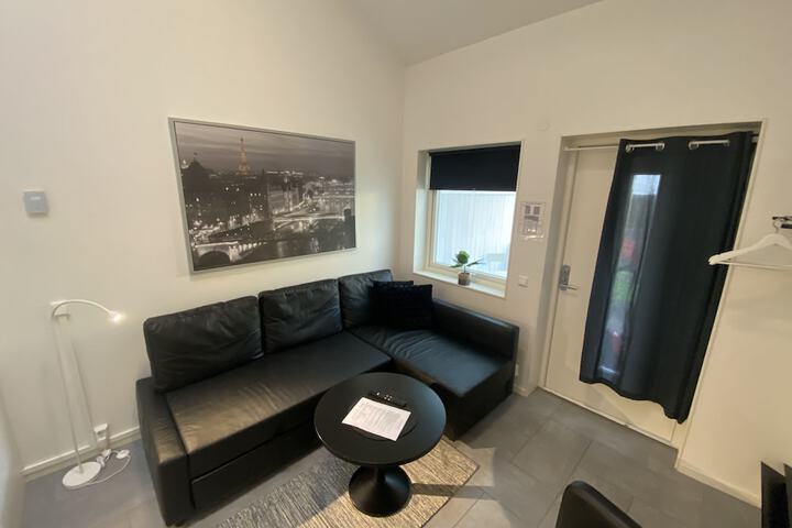 Room 16 of 38