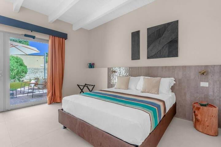 Room 4 of 10