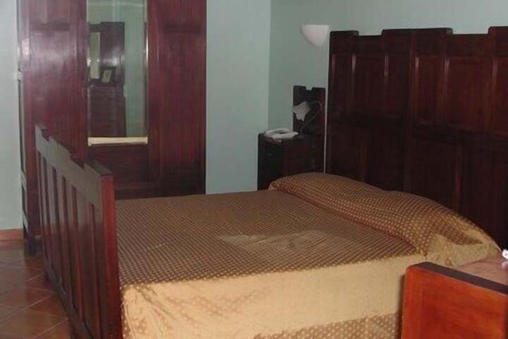 Room 9 of 15
