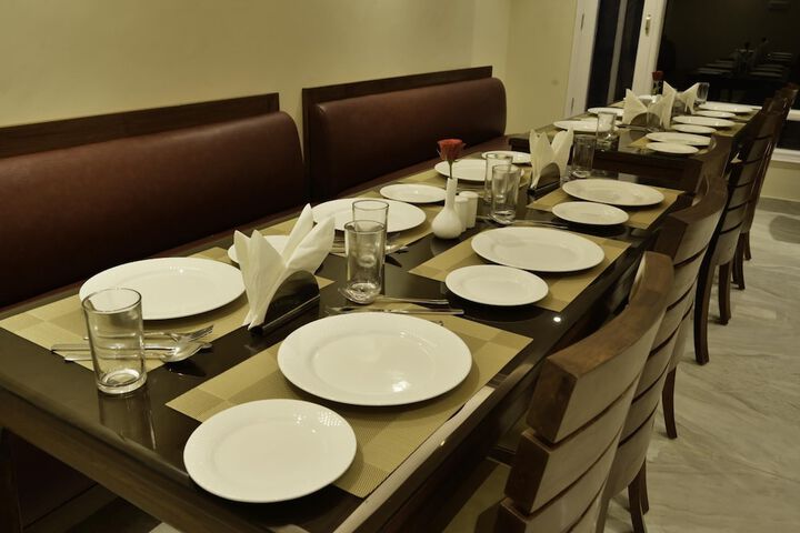 Dining 8 of 15