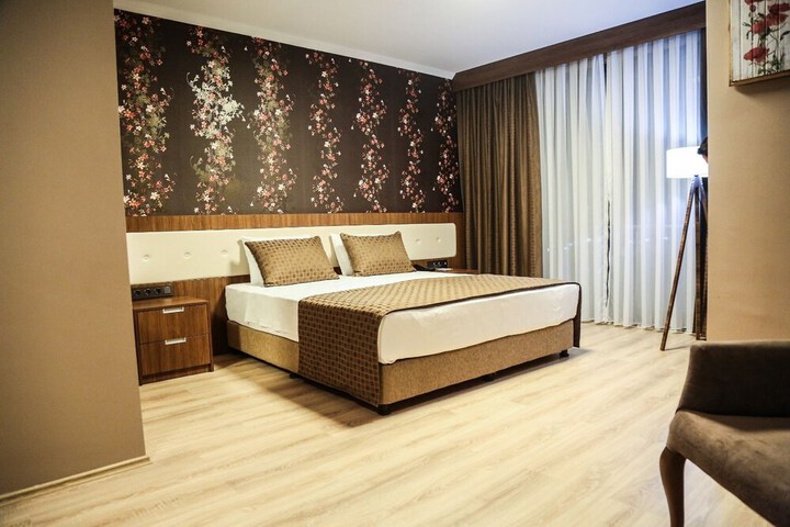 Room 6 of 87