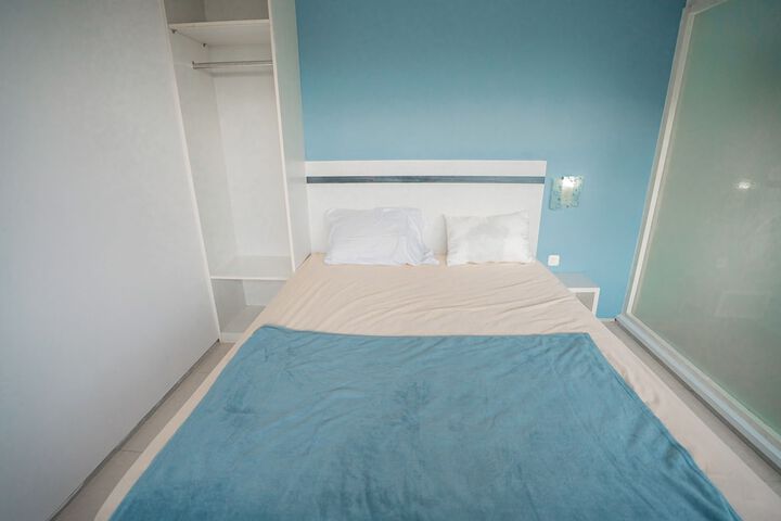 Room 53 of 82