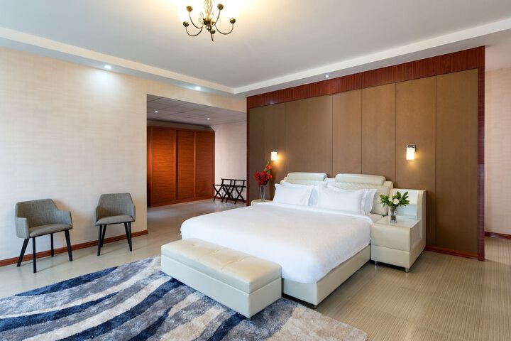 Room 4 of 36