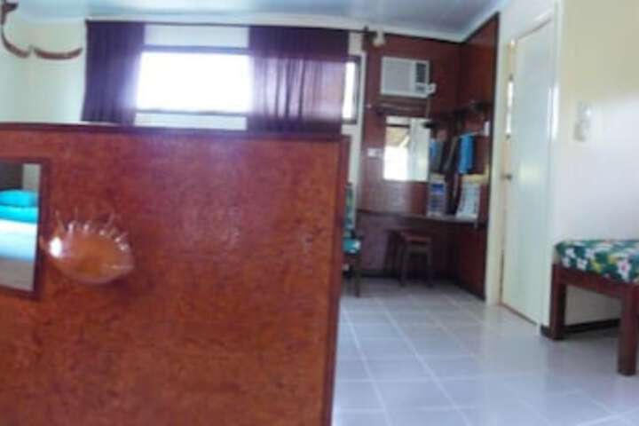 Room 4 of 12