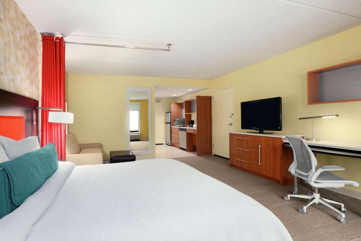 1 Queen Bed Studio (9 of 12)