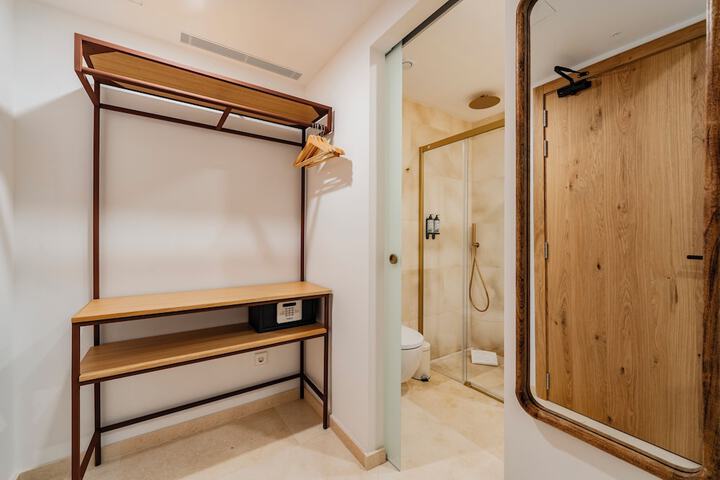 Room 21 of 65