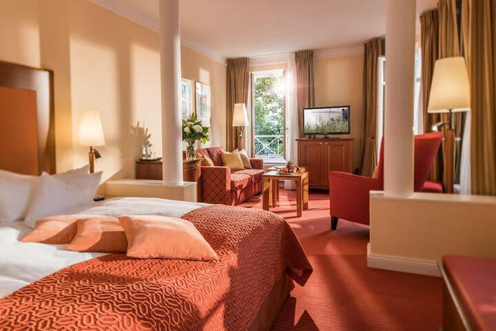 Room 4 of 25