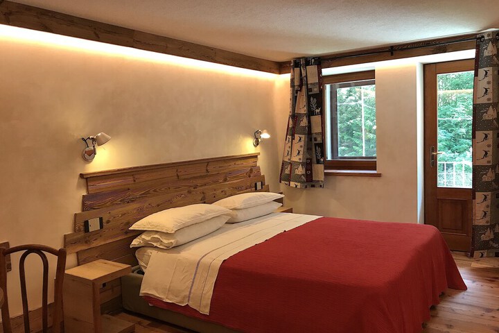 Room 5 of 43