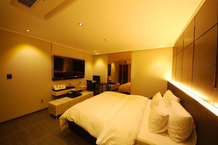 Room 5 of 44