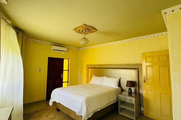 Room 8 of 76