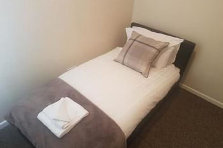 Room 4 of 10