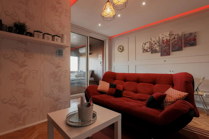 Room 2 of 18