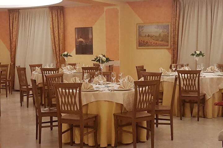 Dining 52 of 54