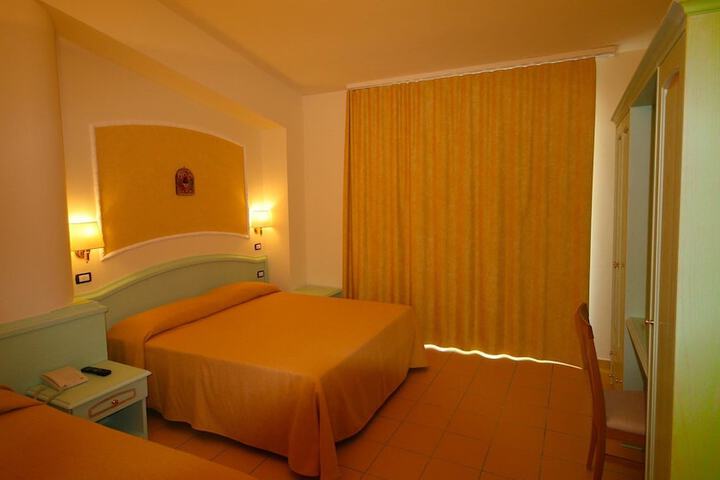 Room 7 of 42