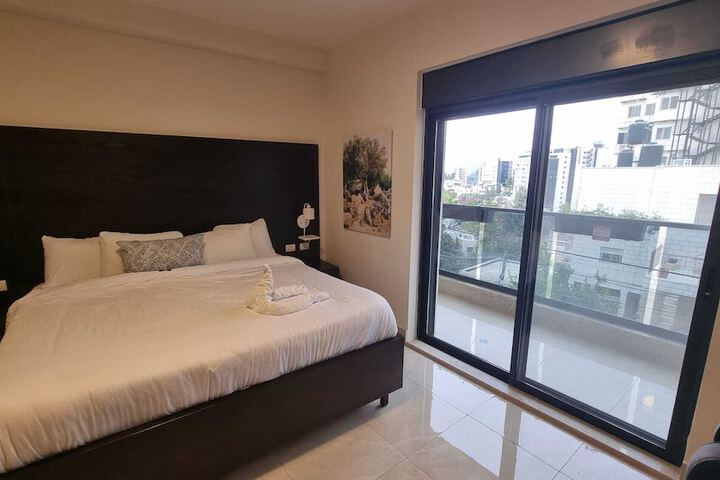Room 125 of 243