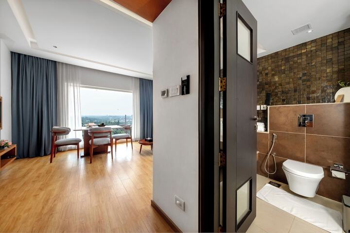 Room 12 of 63