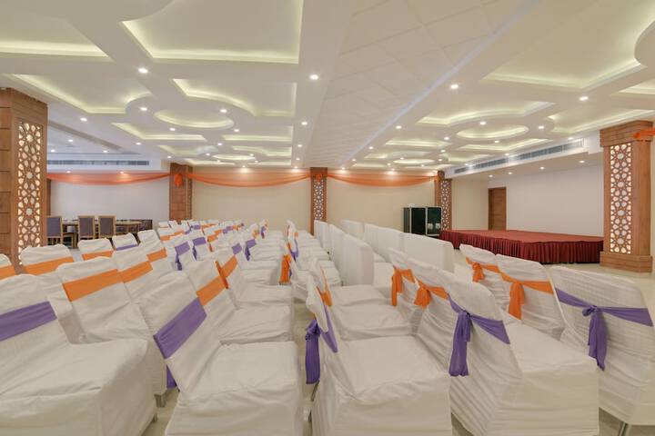 Ballroom/Hall 32 of 40