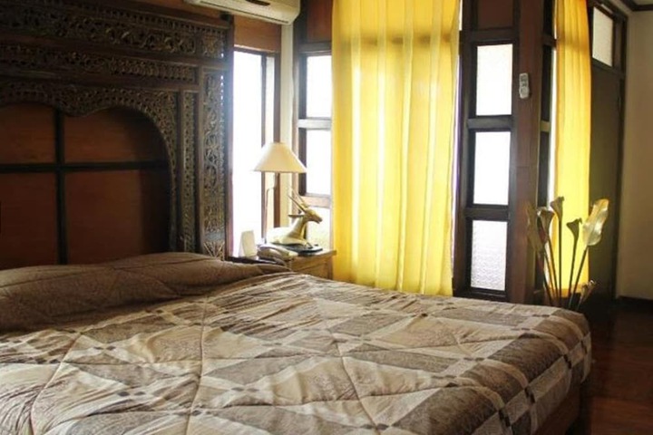 Room 9 of 122