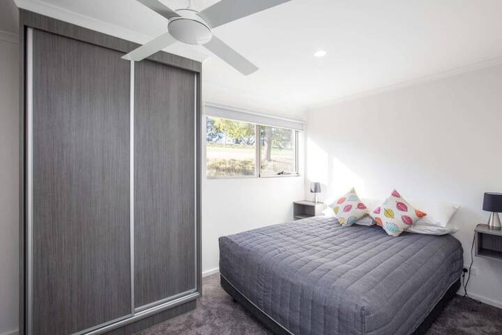 Room 4 of 104