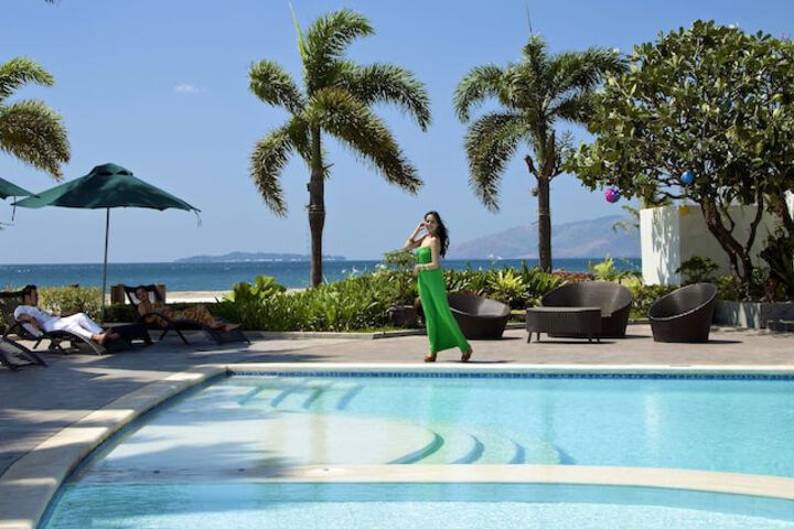 Hotel Pool