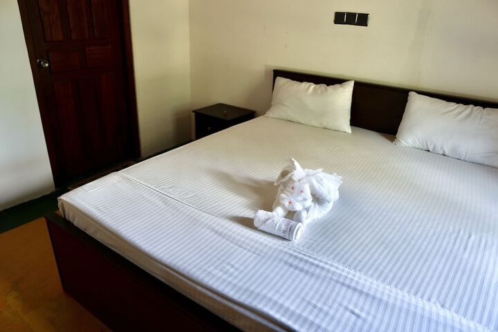 Room 5 of 32