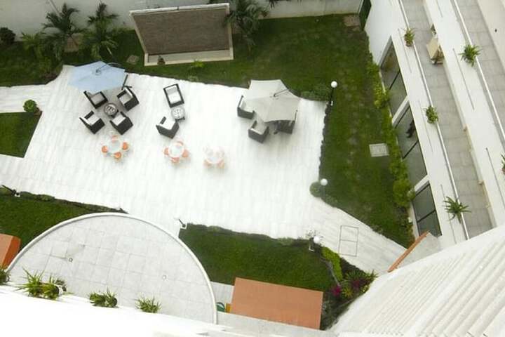 Hotel Exterior 32 of 32