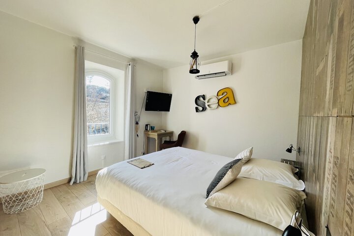 Room 15 of 34