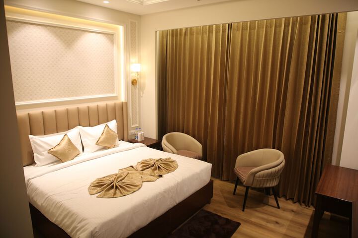 Room 4 of 14