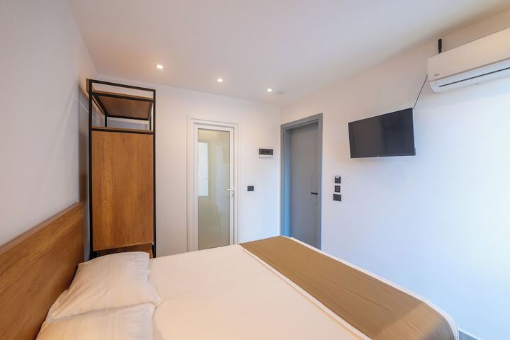 Room 27 of 74