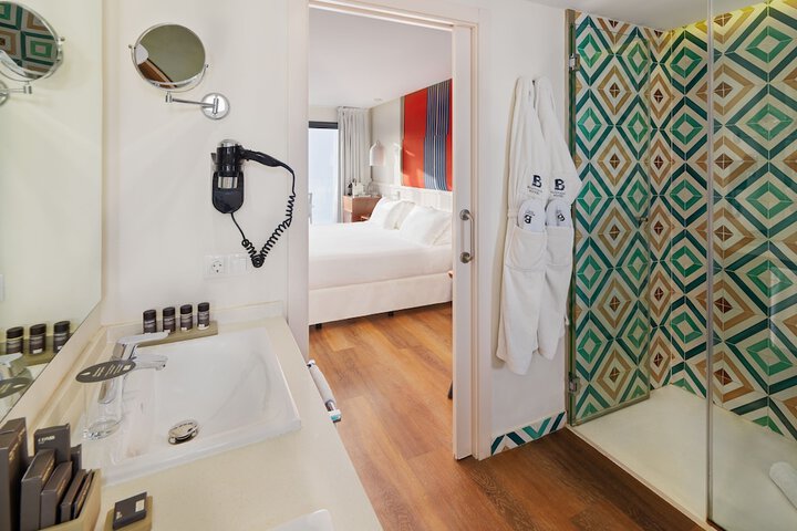 Room 15 of 61
