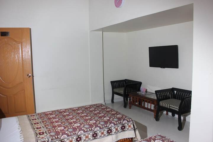 Room 12 of 33