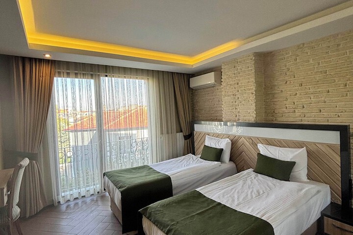 Room 8 of 101