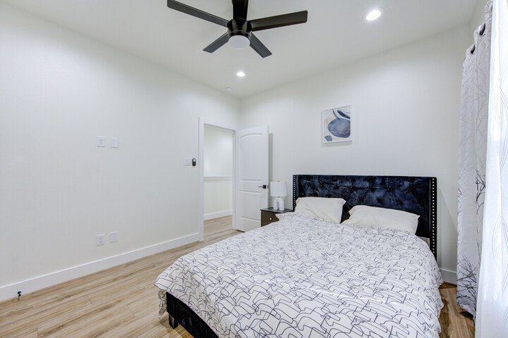 Room 5 of 30