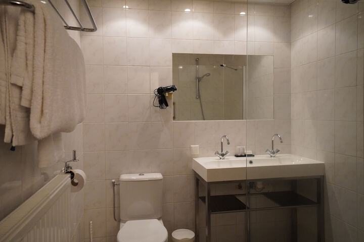 Room 41 of 65