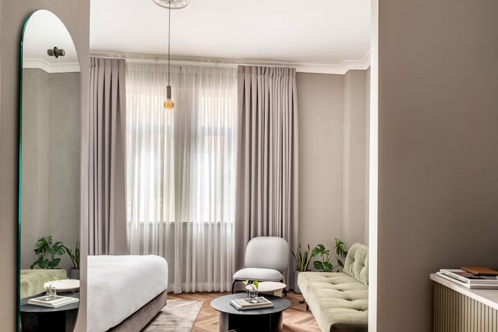 Room 7 of 50