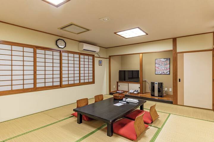Room 20 of 106