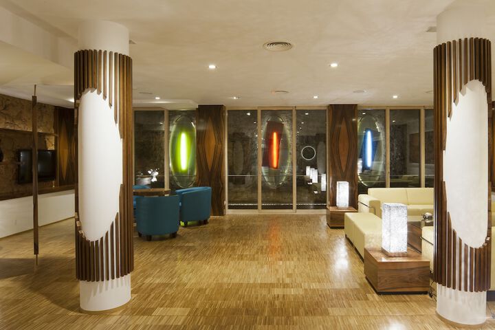 Hotel Interior 5 of 32