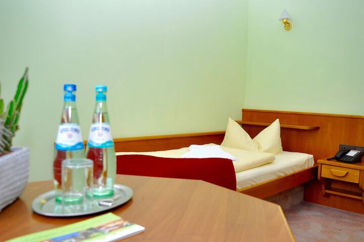 Room 3 of 40