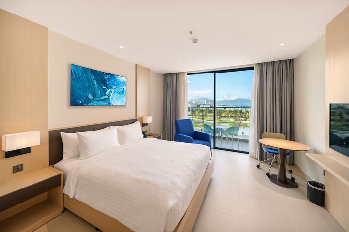 Room 7 of 90