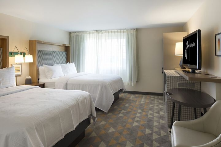 2 Queen Beds (4 of 16)