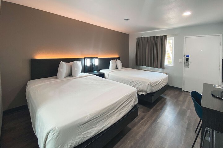 1 Queen Bed Refrigerator (4 of 13)