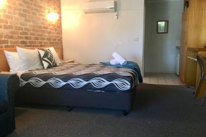 Room 28 of 96