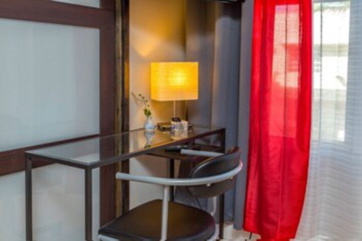 Room 8 of 30