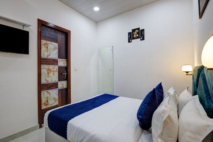 Room 10 of 18