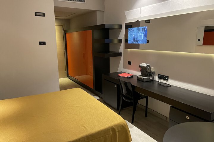 Room 27 of 248