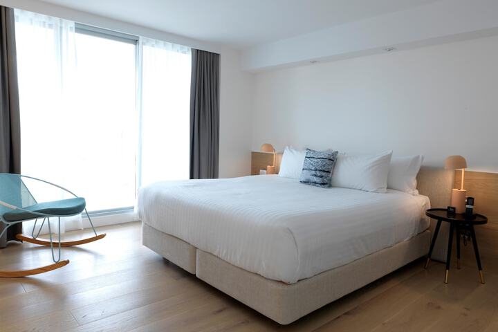 Room 4 of 33